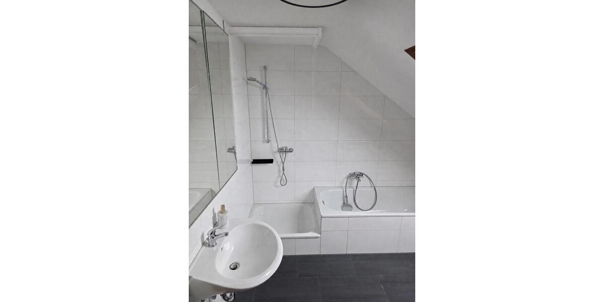 Dachgeschoßwohnung Rutesheim - 3.5 Zimmer, 94 m&sup2;, 1.080&euro; | Angebot:27557919