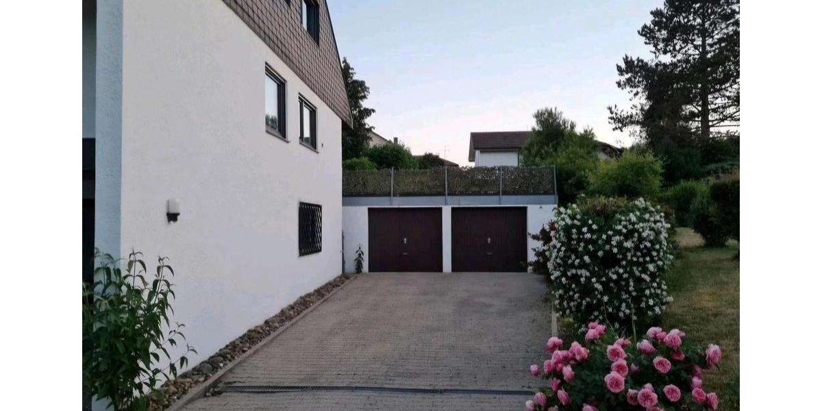 Etagenwohnung Sachsenheim - 5.5 Zimmer, 147 m&sup2;, 1.390&euro; | Angebot:27570568