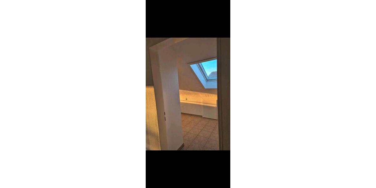 Dachgeschoßwohnung Asperg - 3 Zimmer, 75 m&sup2;, 1.100&euro; | Angebot:27544679