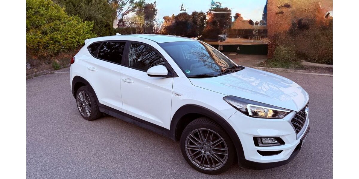Hyundai TUCSON 142.000 km 15.600 &euro; Ditzingen 71254