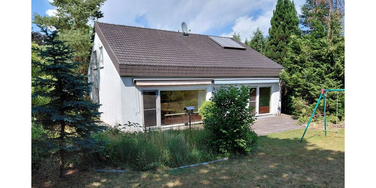 Freistehendes Einfamilienhaus mit 2 Wohnungen an Obstbaumwiesen Massiv mit großem Grundstück - Einfamilienhaus Sersheim | Angebot:27473508