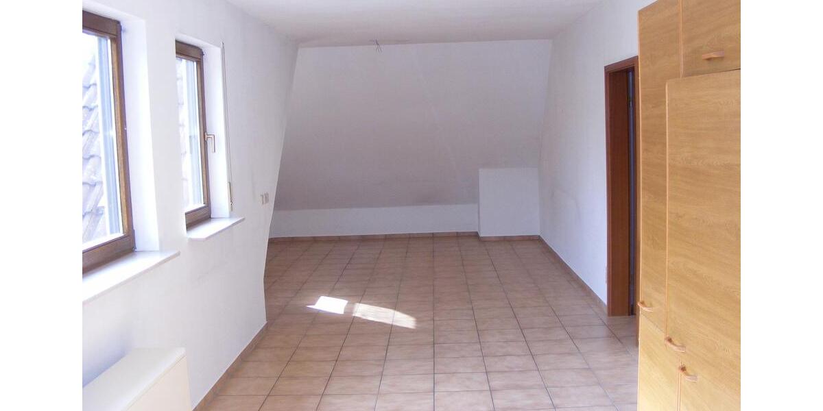 Dachgeschoßwohnung Mühlacker - 3 Zimmer, 72 m&sup2;, 770&euro; | Angebot:27576118