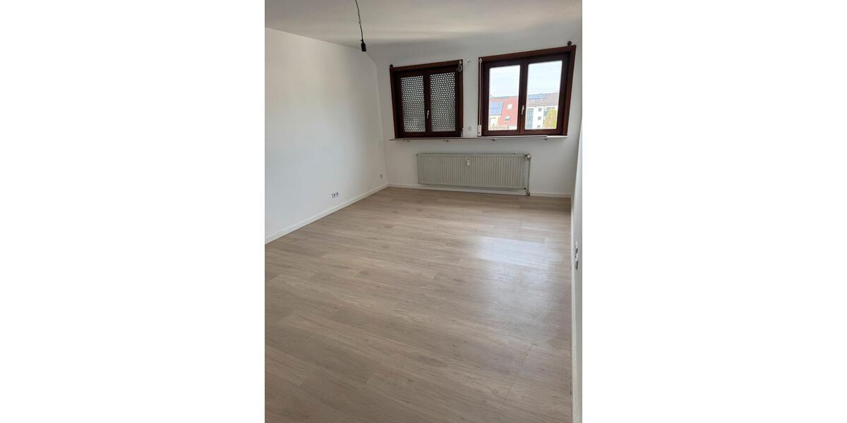 Dachgeschoßwohnung Ludwigsburg Hoheneck - 3.5 Zimmer, 77 m&sup2;, 910&euro; | Angebot:25756002