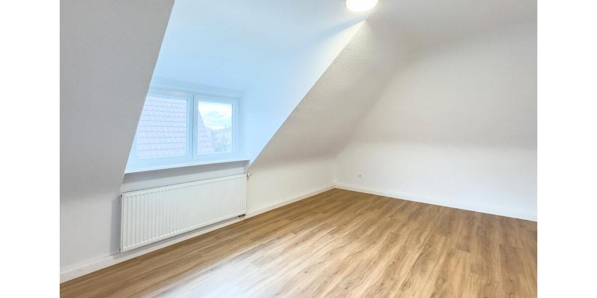 Dachgeschoßwohnung Stuttgart Bad Cannstatt - 3 Zimmer, 75 m&sup2;, 1.200&euro; | Angebot:25920871
