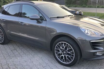 Porsche Macan 231.800 km 25.650 &euro; Stuttgart 70176