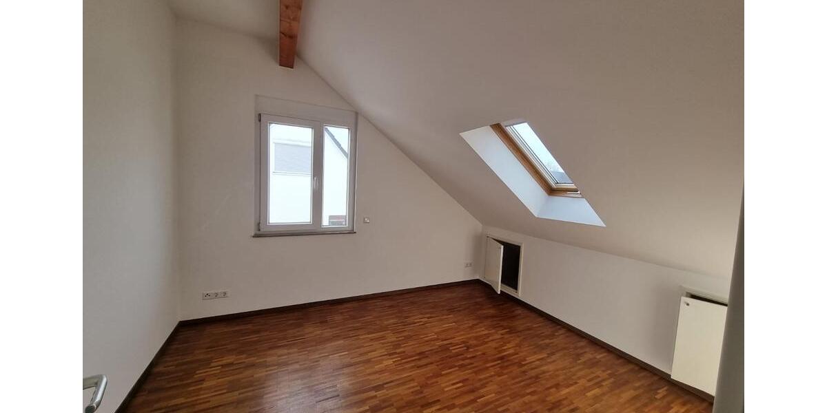 Dachgeschoßwohnung Denkendorf - 3.5 Zimmer, 95 m&sup2;, 1.320&euro; | Angebot:27587633