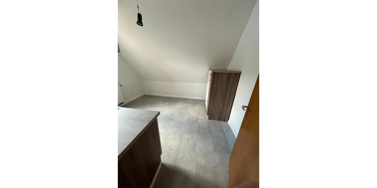 Dachgeschoßwohnung Stuttgart Zuffenhausen - 2 Zimmer, 50 m&sup2;, 900&euro; | Angebot:25312597