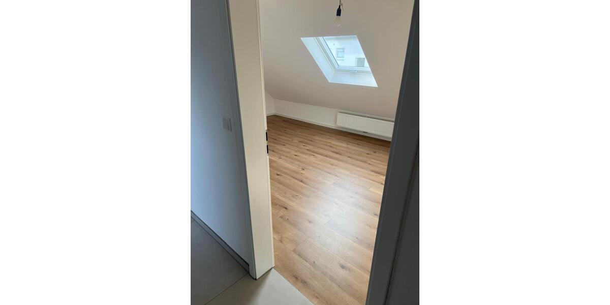 Dachgeschoßwohnung Schorndorf - 2 Zimmer, 50 m&sup2;, 660&euro; | Angebot:26094574