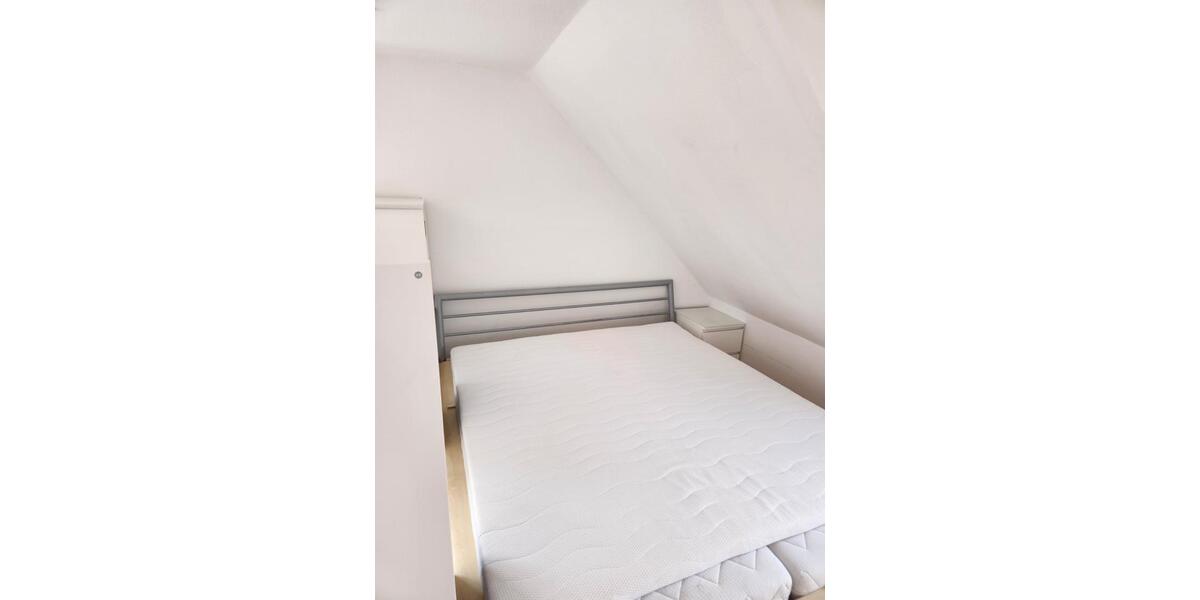 Dachgeschoßwohnung Stuttgart Neuwirtshaus - 1.5 Zimmer, 38 m&sup2;, 745&euro; | Angebot:25355160