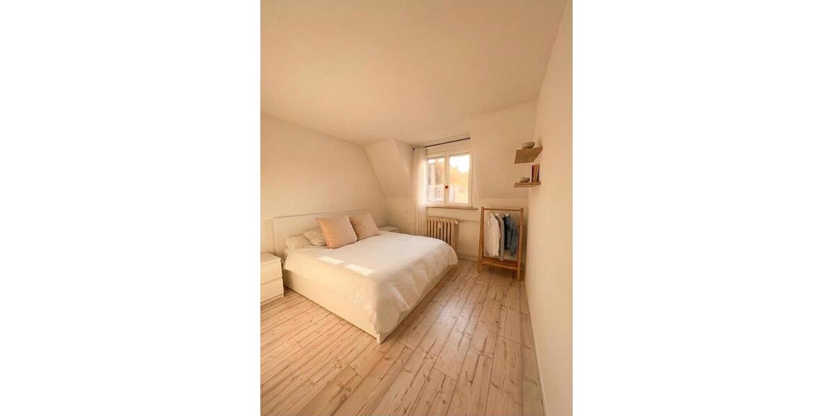 Dachgeschoßwohnung Stuttgart Stuttgart-Süd - 3 Zimmer, 60 m&sup2;, 1.300&euro; | Angebot:27539433