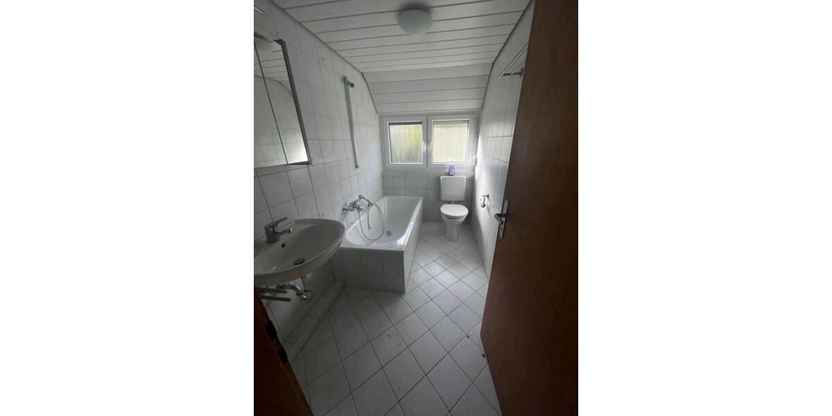 Dachgeschoßwohnung Oberstenfeld - 3 Zimmer, 72 m&sup2;, 1.000&euro; | Angebot:25781832