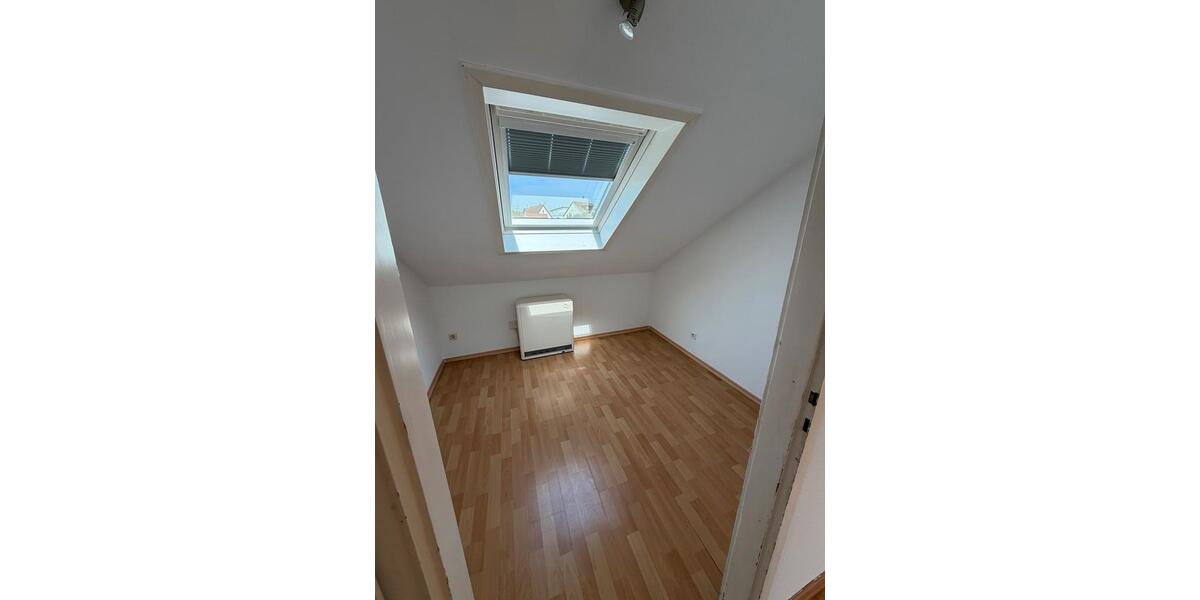 Dachgeschoßwohnung Winnenden - 3 Zimmer, 65 m&sup2;, 920&euro; | Angebot:27535615