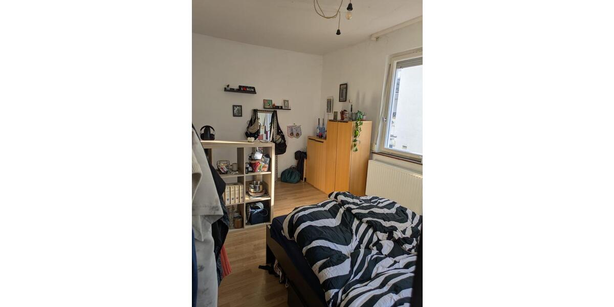 Etagenwohnung Stuttgart Luginsland - 1.5 Zimmer, 23 m&sup2;, 350&euro; | Angebot:25255252