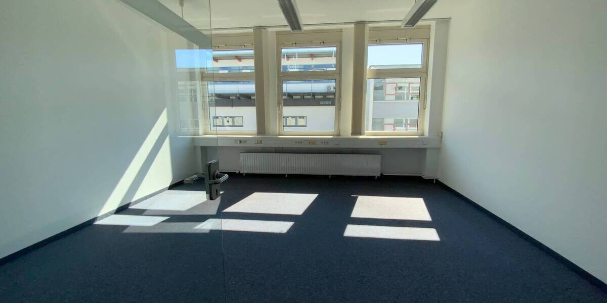Gewerbeobjekt Sindelfingen Mitte - 6 Zimmer, 2.400&euro; | Angebot:25780763