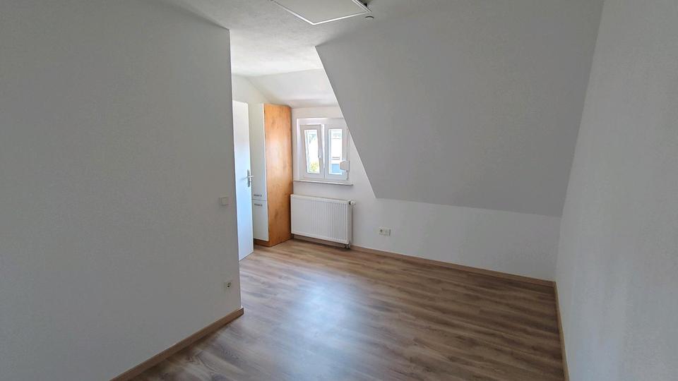 Dachgeschoßwohnung Winnenden - 2 Zimmer, 70 m&sup2;, 900&euro; | Angebot:27554305