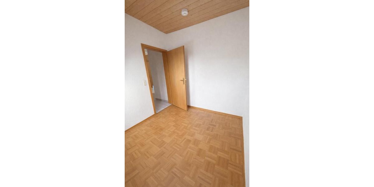 Dachgeschoßwohnung Schwieberdingen - 3.5 Zimmer, 73 m&sup2;, 750&euro; | Angebot:25980494