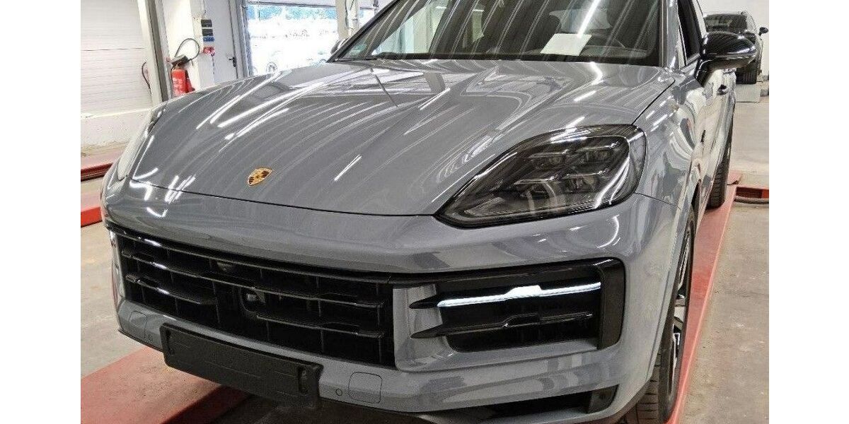 Porsche Cayenne 33.900 km 95.999 &euro; Stuttgart 70499