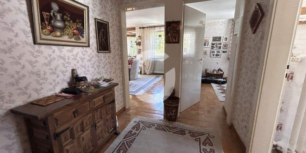 Einfamilienhaus Stuttgart Untertürkheim - 8 Zimmer, 700.000&euro; | Angebot:25743406