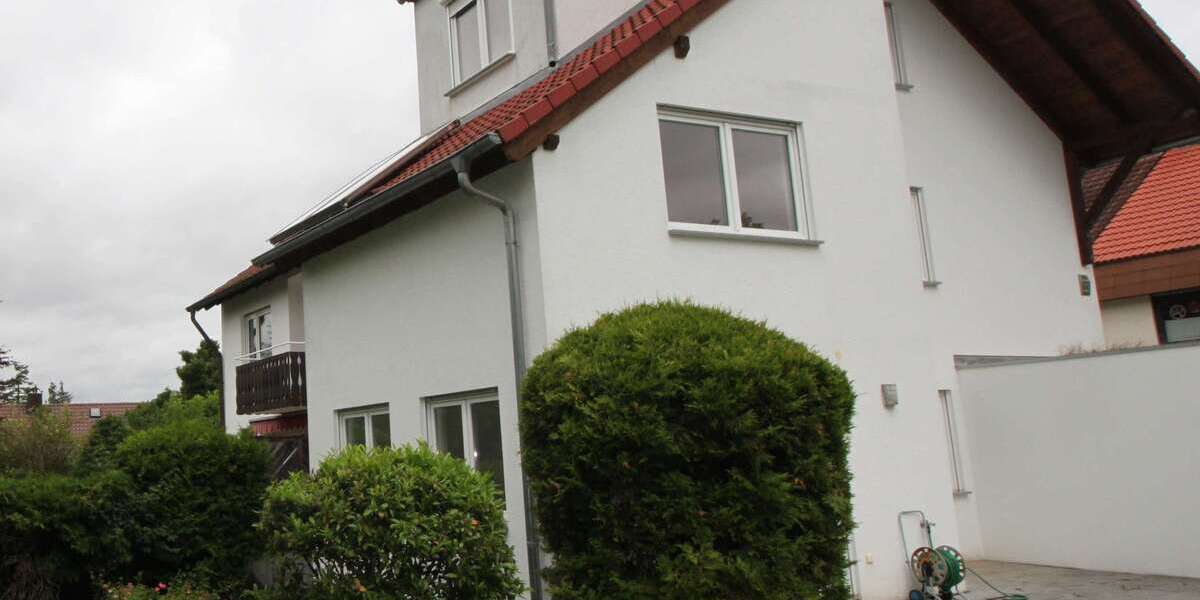 Einfamilienhaus Böblingen - 6.5 Zimmer, 170 m&sup2;, 2.800&euro; | Angebot:26887606