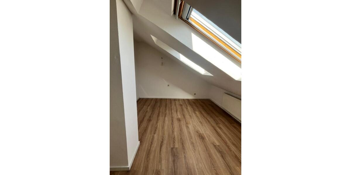 Dachgeschoßwohnung Friolzheim - 2.5 Zimmer, 86 m&sup2;, 1.100&euro; | Angebot:25794082