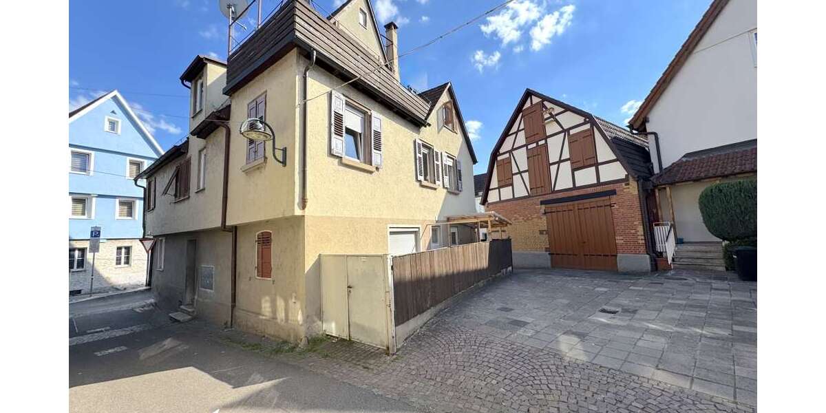 Einfamilienhaus Stuttgart Luginsland - 13 Zimmer, 317 m&sup2;, 695.000&euro; | Angebot:23496665