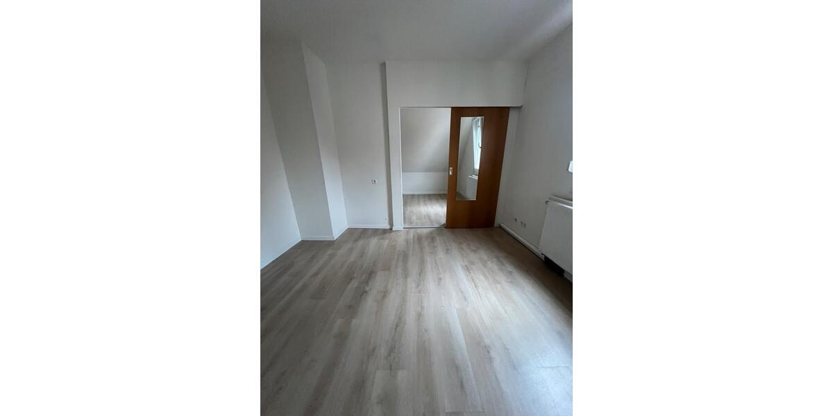Dachgeschoßwohnung Stuttgart Zuffenhausen - 2 Zimmer, 50 m&sup2;, 900&euro; | Angebot:25312597