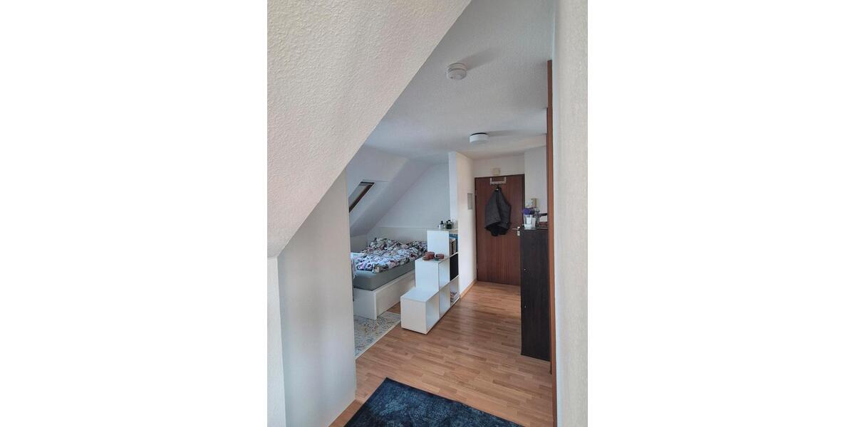 Dachgeschoßwohnung Stuttgart Zuffenhausen - 1.5 Zimmer, 43 m&sup2;, 1.050&euro; | Angebot:26224749