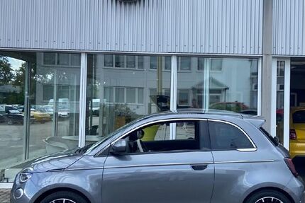 Fiat 500e 10.910 km 22.990 &euro; Asperg 71679