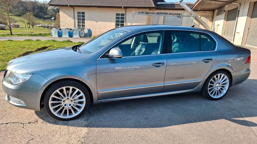 Skoda Superb 142.500 km 9.500 &euro; Weinstadt 71384