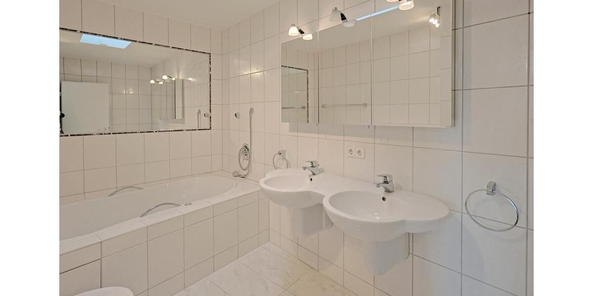 Einfamilienhaus Leonberg - 5.5 Zimmer, 203 m&sup2;, 2.500&euro; | Angebot:26399152