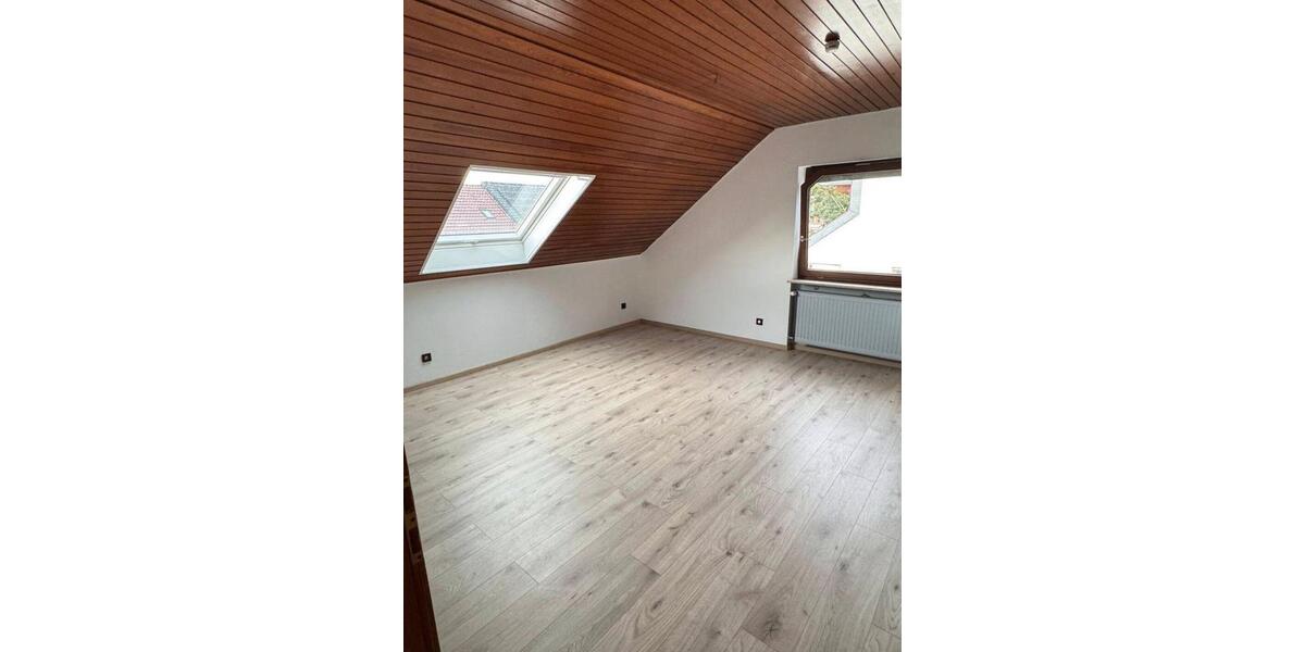 Dachgeschoßwohnung Schorndorf - 3.5 Zimmer, 100 m&sup2;, 1.100&euro; | Angebot:27568184
