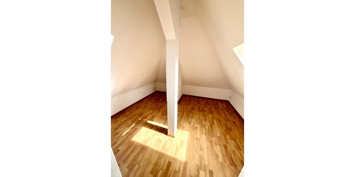 Dachgeschoßwohnung Stuttgart Stuttgart-Süd - 3.5 Zimmer, 64 m&sup2;, 1.060&euro; | Angebot:26331936