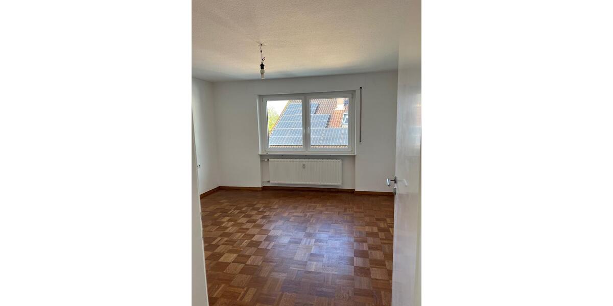 Etagenwohnung Großbottwar - 3.5 Zimmer, 93 m&sup2;, 1.000&euro; | Angebot:24838117