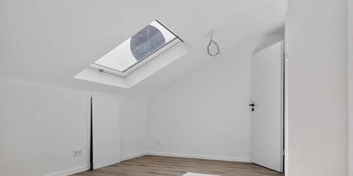 Erstbezug nach Kernsanierung – Moderne 3-Zimmer-Dachgeschosswohnung mit EBK & Fußbodenheizung - Dachgeschoßwohnung Kornwestheim | Angebot:27190944