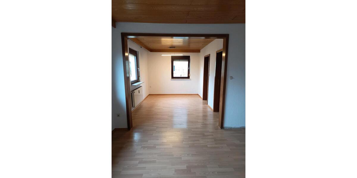 Erdgeschoßwohnung Lauffen am Neckar - 4 Zimmer, 91 m&sup2;, 1.000&euro; | Angebot:25851465