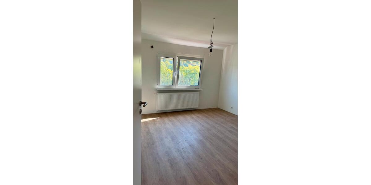Dachgeschoßwohnung Stuttgart Feuerbach - 3 Zimmer, 66 m&sup2;, 1.200&euro; | Angebot:27543976