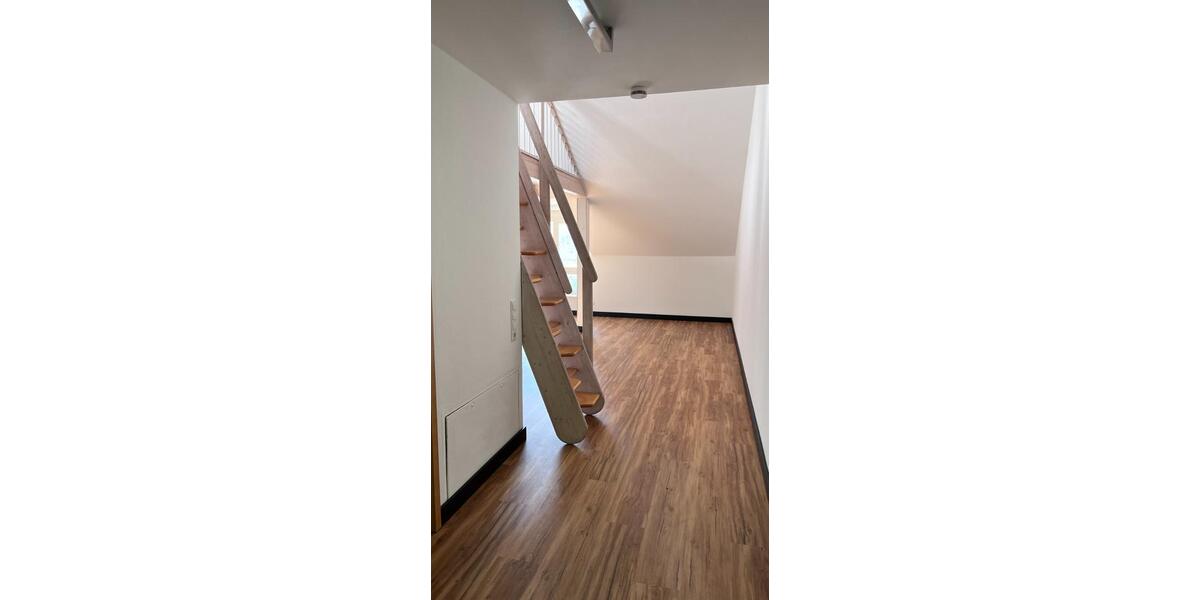 Dachgeschoßwohnung Stuttgart Lehen - 2 Zimmer, 90 m&sup2;, 1.360&euro; | Angebot:19189034