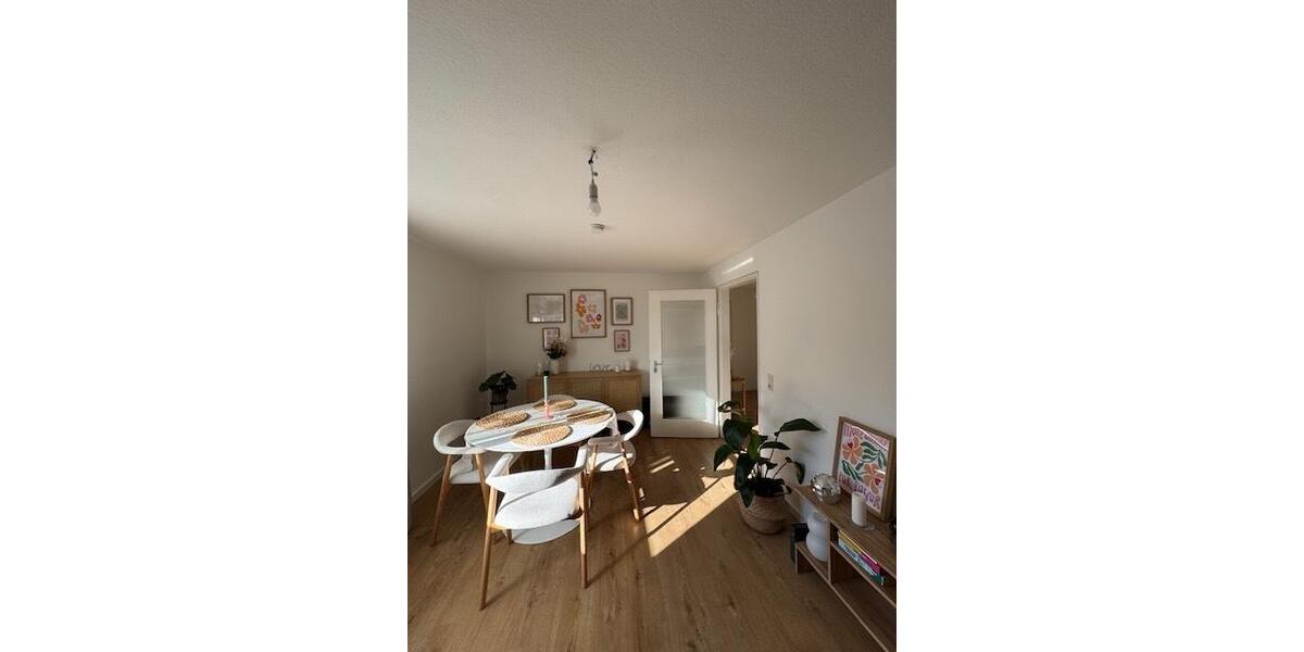 Dachgeschoßwohnung Stuttgart Luginsland - 2.5 Zimmer, 60 m&sup2;, 780&euro; | Angebot:25985354