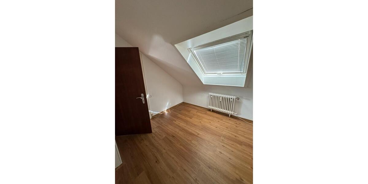 Dachgeschoßwohnung Stuttgart Feuerbach - 1 Zimmer, 29 m&sup2;, 1.000&euro; | Angebot:25881358