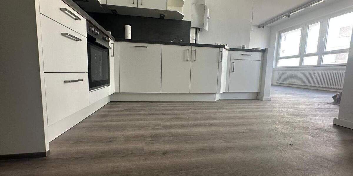 Etagenwohnung Stuttgart Ost - 3 Zimmer, 126 m&sup2;, 2.200&euro; | Angebot:25674459