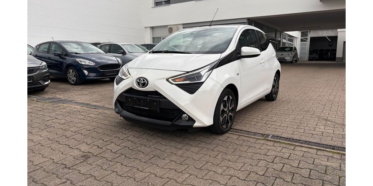Toyota Aygo (X) 16.731 km 13.995 &euro; Stuttgart 70597