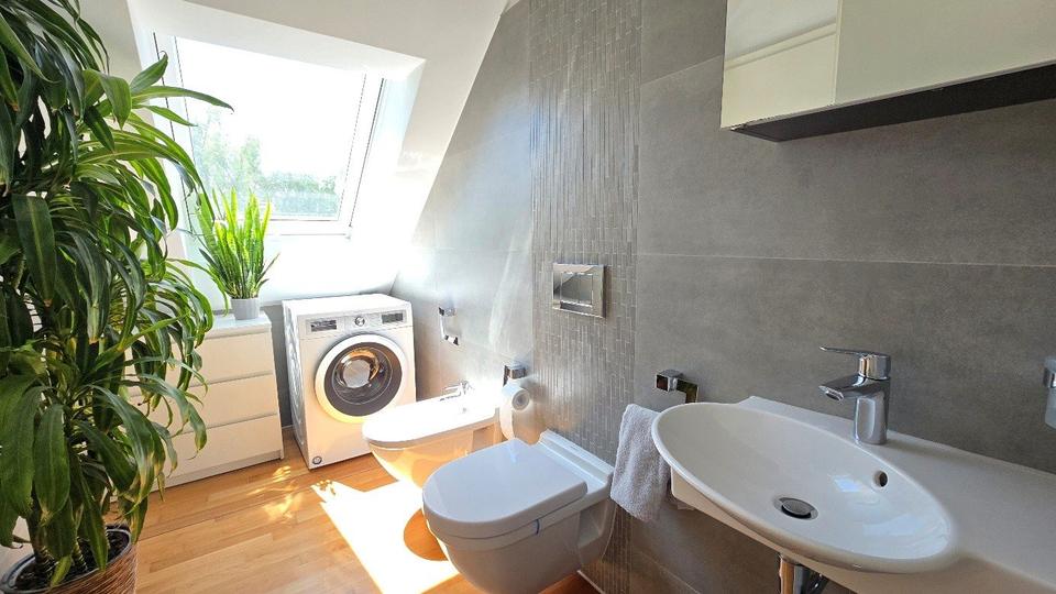 Dachgeschoßwohnung Stuttgart Degerloch - 3.5 Zimmer, 87 m&sup2;, 1.776&euro; | Angebot:27545198