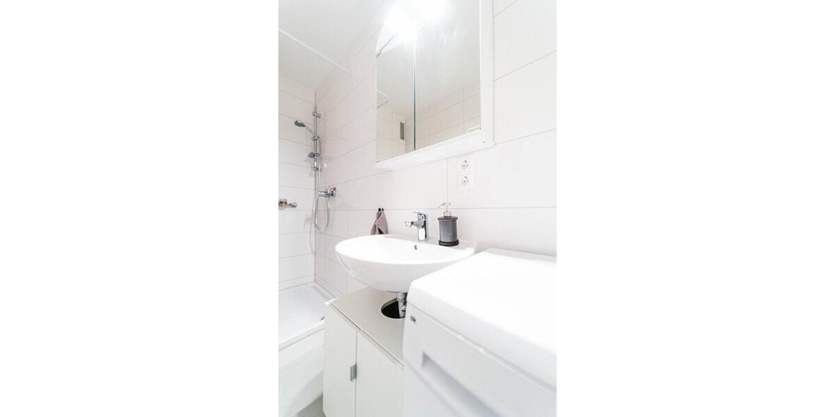 Etagenwohnung Stuttgart Luginsland - 1 Zimmer, 32 m&sup2;, 1.200&euro; | Angebot:25840397