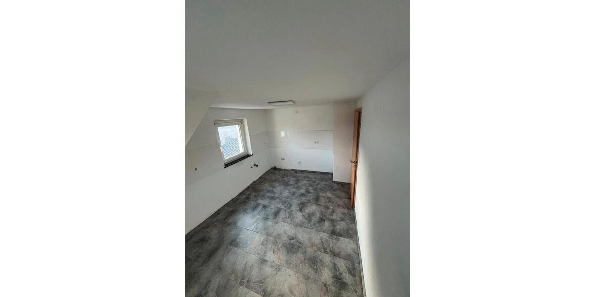 Dachgeschoßwohnung Mühlacker - 2.5 Zimmer, 60 m&sup2;, 700&euro; | Angebot:25995943