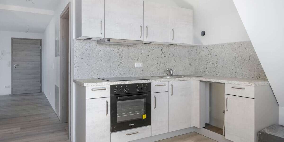 Hochwertig sanierte 2-Zimmer-Dachgeschosswohnung mit Balkon - 2- Esslingen am Neckar Oberesslingen | Angebot:27517940