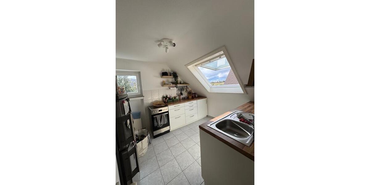 Dachgeschoßwohnung Stuttgart Luginsland - 2.5 Zimmer, 60 m&sup2;, 780&euro; | Angebot:25985354