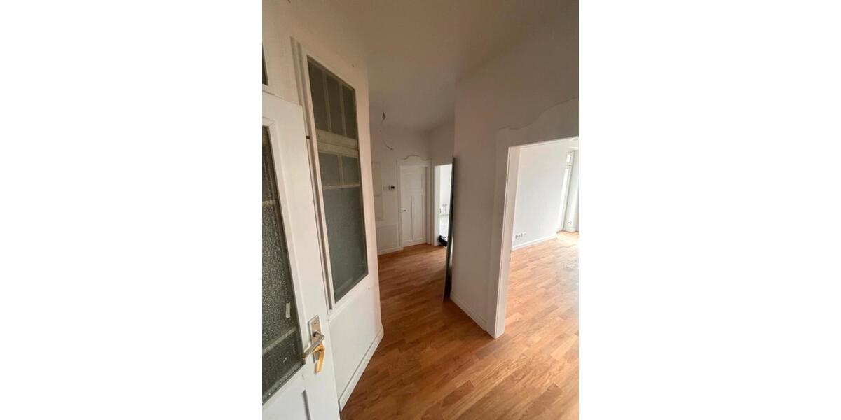Dachgeschoßwohnung Stuttgart Bad Cannstatt - 5 Zimmer, 145 m&sup2;, 2.810&euro; | Angebot:27538912