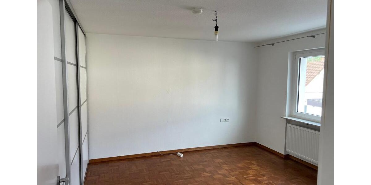Etagenwohnung Großbottwar - 3.5 Zimmer, 93 m&sup2;, 1.000&euro; | Angebot:24838117
