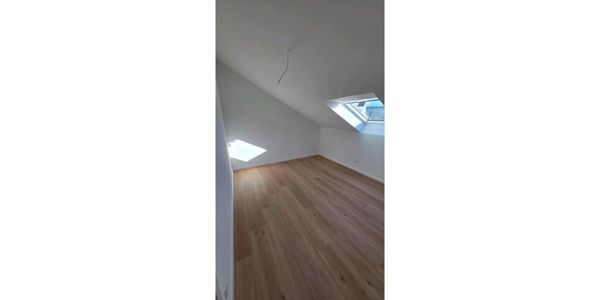 Dachgeschoßwohnung Hochdorf - 3.5 Zimmer, 101 m&sup2;, 1.300&euro; | Angebot:24857820