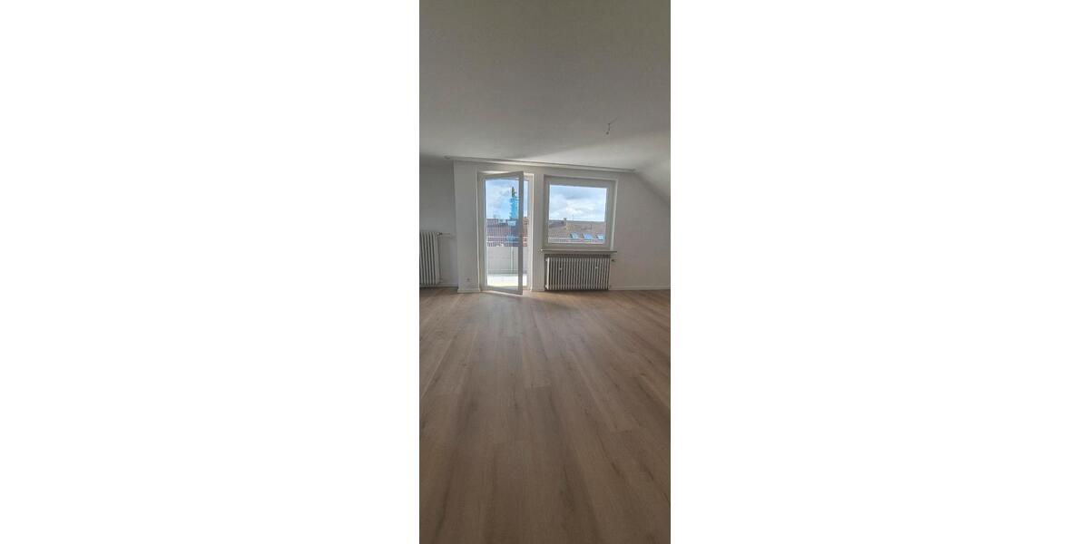 Dachgeschoßwohnung Ditzingen - 3 Zimmer, 65 m&sup2;, 950&euro; | Angebot:25979002